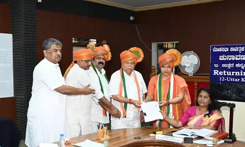 ಉತ್ತರಕನ್ನಡ: ಕಾಂಗ್ರೆಸ್ ಅಭ್ಯರ್ಥಿ ಡಾ.ಅಂಜಲಿ ನಿಂಬಾಳ್ಕರ್ ನಾಮಪತ್ರ ಸಲ್ಲಿಕೆ