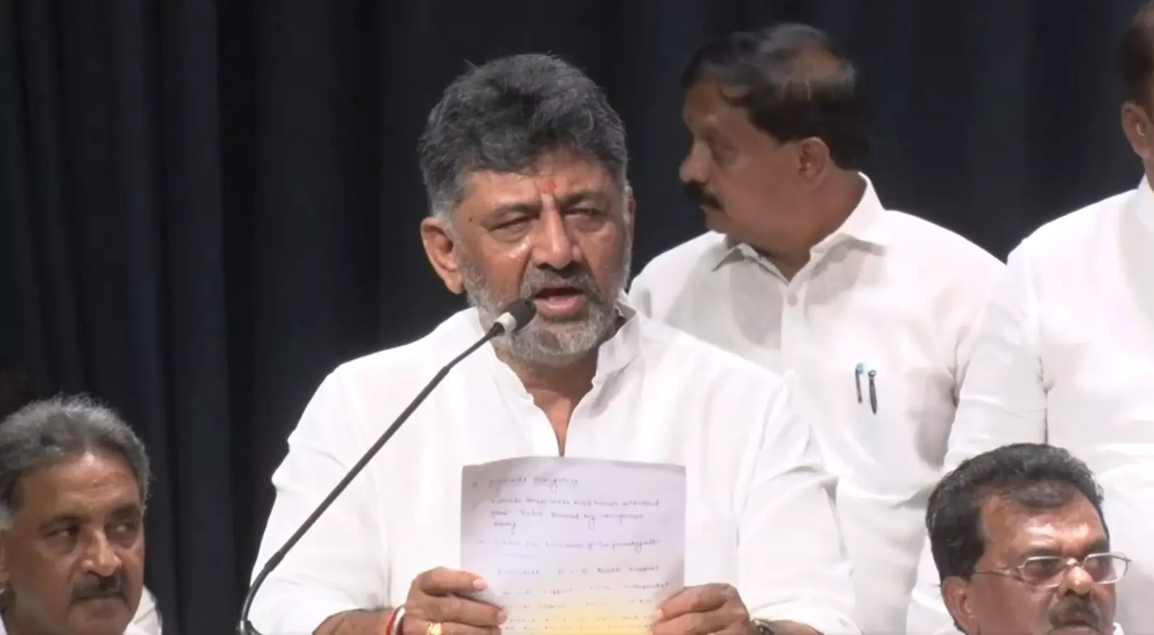 ಕಾಂಗ್ರೆಸ್ ʼಗ್ಯಾರಂಟಿʼಗಳನ್ನು ಮುಟ್ಟುವುದು ಬಿಜೆಪಿ- ಜೆಡಿಎಸ್ ಹಣೆಯಲ್ಲಿ ಬರೆದಿಲ್ಲ : ಡಿಸಿಎಂ ಡಿ.ಕೆ.ಶಿವಕುಮಾರ್ ಕಾಂಗ್ರೆಸ್ ʼಗ್ಯಾರಂಟಿʼಗಳನ್ನು ಮುಟ್ಟುವುದು ಬಿಜೆಪಿ- ಜೆಡಿಎಸ್ ಹಣೆಯಲ್ಲಿ ಬರೆದಿಲ್ಲ : ಡಿಸಿಎಂ ಡಿ.ಕೆ.ಶಿವಕುಮಾರ್