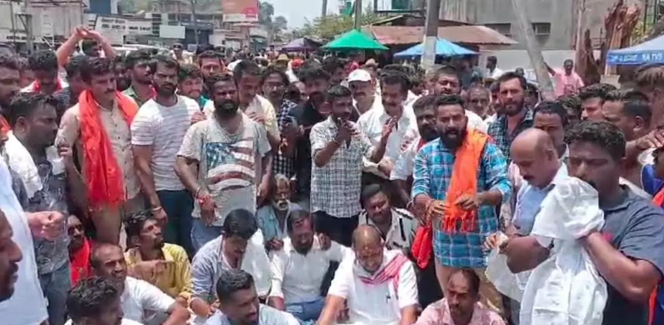 ಮಡಿಕೇರಿ | ʼಹಿಟ್ ಆ್ಯಂಡ್ ರನ್ʼಗೆ ಬಿಜೆಪಿ ಕಾರ್ಯಕರ್ತ ಬಲಿ : ತಪ್ಪಿತಸ್ಥರ ಬಂಧನಕ್ಕೆ ಆಗ್ರಹಿಸಿ ಪ್ರತಿಭಟನೆ ಮಡಿಕೇರಿ | ʼಹಿಟ್ ಆ್ಯಂಡ್ ರನ್ʼಗೆ ಬಿಜೆಪಿ ಕಾರ್ಯಕರ್ತ ಬಲಿ : ತಪ್ಪಿತಸ್ಥರ ಬಂಧನಕ್ಕೆ ಆಗ್ರಹಿಸಿ ಪ್ರತಿಭಟನೆ