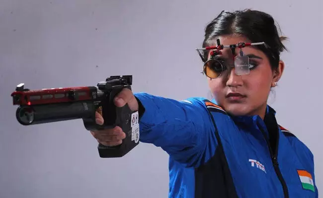 ಪ್ಯಾರಿಸ್ ಒಲಿಂಪಿಕ್ಸ್ ಗೆ ಶೂಟರ್ ಗಳ ಆಯ್ಕೆ ಸ್ಪರ್ಧೆ | 25 ಮೀ. ಸ್ಪೋರ್ಟ್ಸ್ ಪಿಸ್ತೂಲ್ ನಲ್ಲಿ ಇಶಾ ಸಿಂಗ್ ಪ್ರಥಮ ಪ್ಯಾರಿಸ್ ಒಲಿಂಪಿಕ್ಸ್ ಗೆ ಶೂಟರ್ ಗಳ ಆಯ್ಕೆ ಸ್ಪರ್ಧೆ | 25 ಮೀ. ಸ್ಪೋರ್ಟ್ಸ್ ಪಿಸ್ತೂಲ್ ನಲ್ಲಿ ಇಶಾ ಸಿಂಗ್ ಪ್ರಥಮ