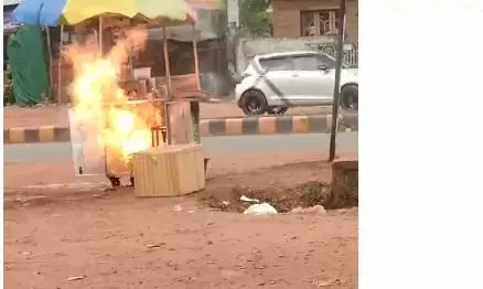 ದೇರಳಕಟ್ಟೆ | ಅಡುಗೆ ಗ್ಯಾಸ್ ಸಿಲಿಂಡರ್ ಸೋರಿಕೆಯಿಂದ ಬೆಂಕಿ: ಸ್ವೀಟ್ ಕಾರ್ನರ್ ಸ್ಟಾಲ್ ಭಸ್ಮ