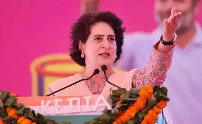 ಪ್ರಜಾಪ್ರಭುತ್ವ ಪ್ರಕ್ರಿಯೆ ಬದಿಗೆ ಸರಿಸಿ ಕಾನೂನು ತಂದ ಬಿಜೆಪಿ ಸರ್ಕಾರ: ಪ್ರಿಯಾಂಕಾ ಗಾಂಧಿ ವಾದ್ರಾ ಟೀಕೆ ಪ್ರಜಾಪ್ರಭುತ್ವ ಪ್ರಕ್ರಿಯೆ ಬದಿಗೆ ಸರಿಸಿ ಕಾನೂನು ತಂದ ಬಿಜೆಪಿ ಸರ್ಕಾರ: ಪ್ರಿಯಾಂಕಾ ಗಾಂಧಿ ವಾದ್ರಾ ಟೀಕೆ