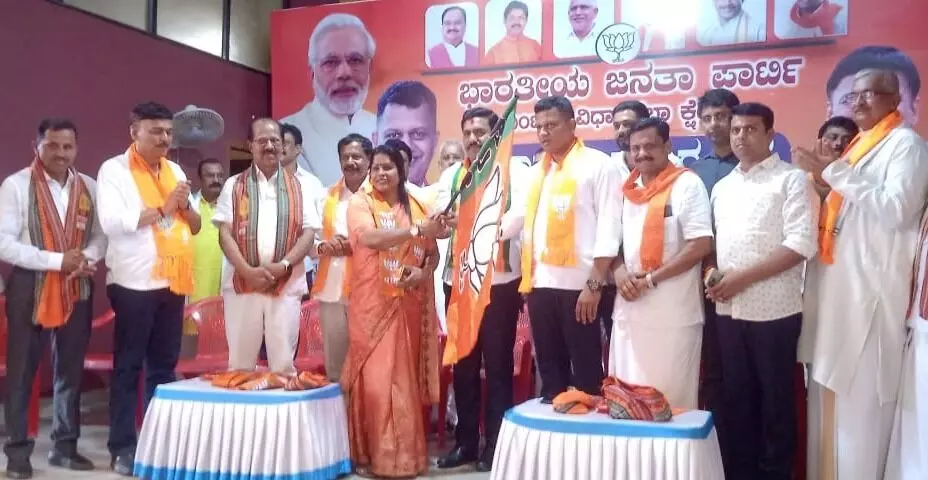 ಮಂಗಳೂರು: ಕಾಂಗ್ರೆಸ್‌ ತೊರೆದು ಬಿಜೆಪಿ ಸೇರಿದ ಮಾಜಿ ಮೇಯರ್ ಕವಿತಾ ಸನಿಲ್