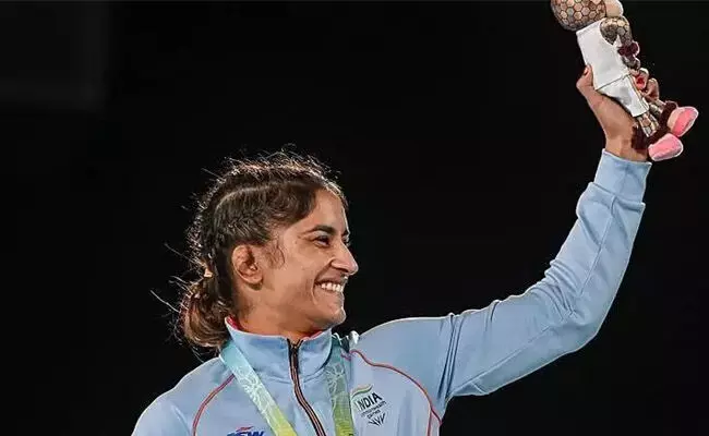 ಪ್ಯಾರಿಸ್ ಒಲಿಂಪಿಕ್ಸ್ ಗೆ ಅರ್ಹತೆ ಪಡೆದ ಕುಸ್ತಿ ಪಟು ವಿನೇಶ್ ಫೋಗಟ್ ಪ್ಯಾರಿಸ್ ಒಲಿಂಪಿಕ್ಸ್ ಗೆ ಅರ್ಹತೆ ಪಡೆದ ಕುಸ್ತಿ ಪಟು ವಿನೇಶ್ ಫೋಗಟ್