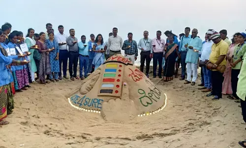 ಉಳ್ಳಾಲ ಬೀಚ್ ನಲ್ಲಿ ಮತದಾನ ಜಾಗೃತಿಗಾಗಿ ಮರಳು ಶಿಲ್ಪ ರಚನೆ