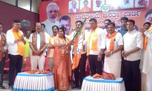 ಮಂಗಳೂರು: ಕಾಂಗ್ರೆಸ್‌ ತೊರೆದು ಬಿಜೆಪಿ ಸೇರಿದ ಮಾಜಿ ಮೇಯರ್ ಕವಿತಾ ಸನಿಲ್