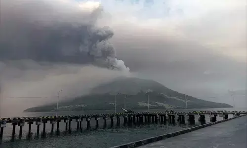 ಇಂಡೋನೇಶ್ಯದಲ್ಲಿ ಜ್ವಾಲಾಮುಖಿ ಸ್ಫೋಟ : 2,100 ಜನರ ಸ್ಥಳಾಂತರ