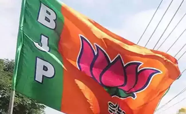 ಮಧ್ಯಪ್ರದೇಶ: ಟಿವಿ ಚಾನೆಲ್ ನಲ್ಲಿ ಚುನಾವಣೆ ಚರ್ಚೆ ವೇಳೆ ಬಿಜೆಪಿ ನಾಯಕನ ಮೇಲೆ ಹಲ್ಲೆ ಮಧ್ಯಪ್ರದೇಶ: ಟಿವಿ ಚಾನೆಲ್ ನಲ್ಲಿ ಚುನಾವಣೆ ಚರ್ಚೆ ವೇಳೆ ಬಿಜೆಪಿ ನಾಯಕನ ಮೇಲೆ ಹಲ್ಲೆ