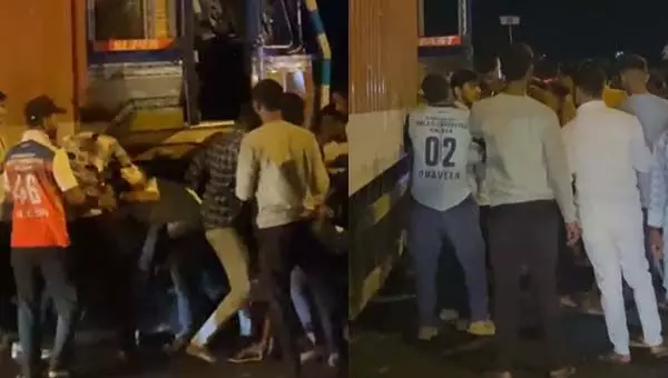 ಸುವರ್ಣಸೌಧದ ಮುಂಭಾಗದಲ್ಲೇ ಅನೈತಿಕ ಪೊಲೀಸ್​ಗಿರಿ: ಗೋವು ಸಾಗಾಟ ಮಾಡುತ್ತಿದ್ದ ಲಾರಿ ಚಾಲಕನಿಗೆ ಸಂಘಪರಿವಾರ ಕಾರ್ಯಕರ್ತರಿಂದ ಹಲ್ಲೆ