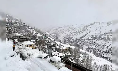 ಹಿಮಾಚಲ ಪ್ರದೇಶದಲ್ಲಿ ಭಾರೀ ಮಳೆ, ಹಿಮಧಾರೆ | ಯೆಲ್ಲೋ ಆಲರ್ಟ್ ಘೋಷಣೆ