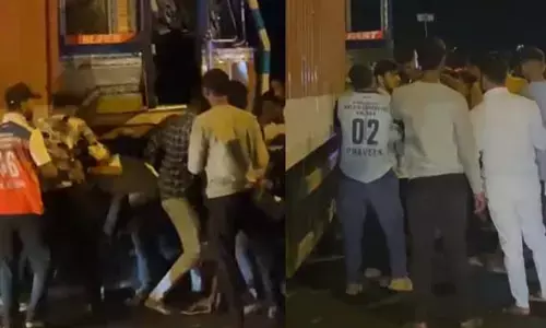 ಸುವರ್ಣಸೌಧದ ಮುಂಭಾಗದಲ್ಲೇ ಅನೈತಿಕ ಪೊಲೀಸ್​ಗಿರಿ: ಗೋವು ಸಾಗಾಟ ಮಾಡುತ್ತಿದ್ದ ಲಾರಿ ಚಾಲಕನಿಗೆ ಸಂಘಪರಿವಾರ ಕಾರ್ಯಕರ್ತರಿಂದ ಹಲ್ಲೆ