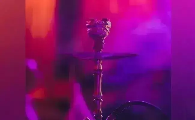 ಹುಕ್ಕಾ ಬಾರ್ ನಿಷೇಧಿಸಿದ್ದ ಸರ್ಕಾರದ ಆದೇಶ ಎತ್ತಿಹಿಡಿದ ಹೈಕೋರ್ಟ್ ಹುಕ್ಕಾ ಬಾರ್ ನಿಷೇಧಿಸಿದ್ದ ಸರ್ಕಾರದ ಆದೇಶ ಎತ್ತಿಹಿಡಿದ ಹೈಕೋರ್ಟ್