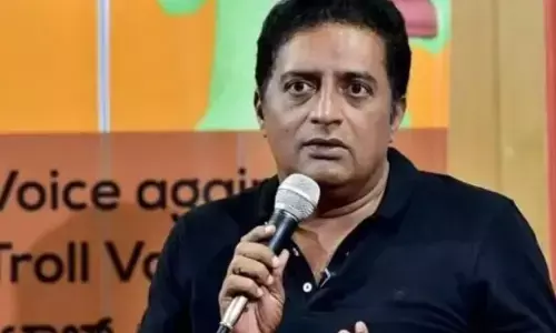 ರಾಜಕೀಯ ಪಕ್ಷಗಳು ಸಂವಿಧಾನದ ಆಶಯವನ್ನು ದುರ್ಬಲಗೊಳಿಸಿವೆ : ನಟ ಪ್ರಕಾಶ್ ರಾಜ್