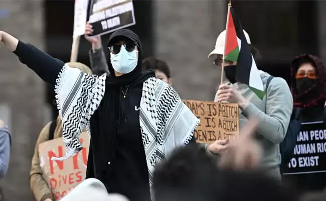 ಅಮೆರಿಕದ ಹಲವು ವಿವಿಗಳಿಗೆ ವ್ಯಾಪಿಸಿದ ಫೆಲೆಸ್ತೀನ್ ಪರ ಪ್ರತಿಭಟನೆ ಅಮೆರಿಕದ ಹಲವು ವಿವಿಗಳಿಗೆ ವ್ಯಾಪಿಸಿದ ಫೆಲೆಸ್ತೀನ್ ಪರ ಪ್ರತಿಭಟನೆ