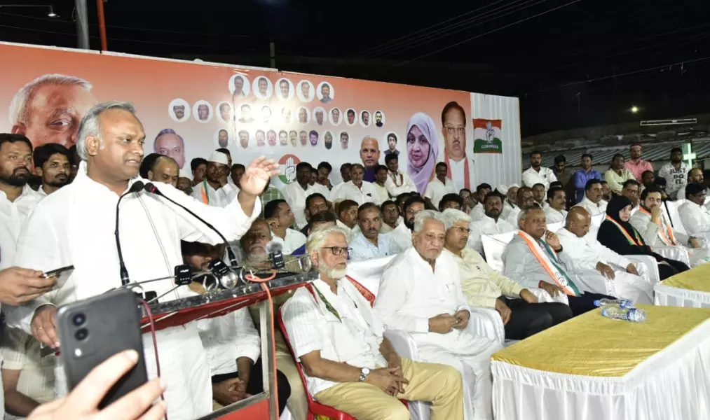 ಮೊದಲ ಹಂತದ ಚುನಾವಣೆ ನಂತರ ಪ್ರಧಾನಿ ಮೋದಿಯ ಕುರ್ಚಿ ಅಲುಗಾಡುತ್ತಿದೆ : ಸಚಿವ ಪ್ರಿಯಾಂಕ್ ಖರ್ಗೆ