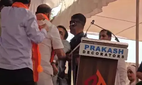 ತೀವ್ರ ಉಷ್ಣತೆ, ಮಹಾರಾಷ್ಟ್ರದ ರ‍್ಯಾಲಿಯಲ್ಲಿ ಮೂರ್ಛೆ ಹೋದ ಕೇಂದ್ರ ಸಚಿವ ನಿತಿನ್ ಗಡ್ಕರಿ