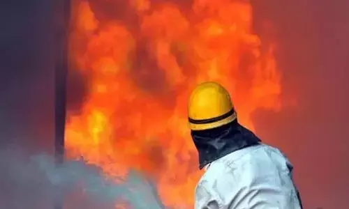 ಬೆಂಗಳೂರು | ಅಗ್ನಿ ಅವಘಡ : 2 ಕೋಟಿ ರೂ. ಮೌಲ್ಯದ ಬಟ್ಟೆ, ಕಾರು, ಬೈಕ್‌ಗಳು ಬೆಂಕಿಗಾಹುತಿ