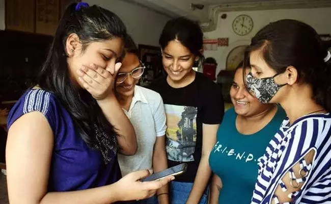 ಜೆಇಇ ಮೈನ್: 56 ವಿದ್ಯಾರ್ಥಿಗಳಿಗೆ 100 ಎನ್ ಟಿಎ ಅಂಕ ಜೆಇಇ ಮೈನ್: 56 ವಿದ್ಯಾರ್ಥಿಗಳಿಗೆ 100 ಎನ್ ಟಿಎ ಅಂಕ