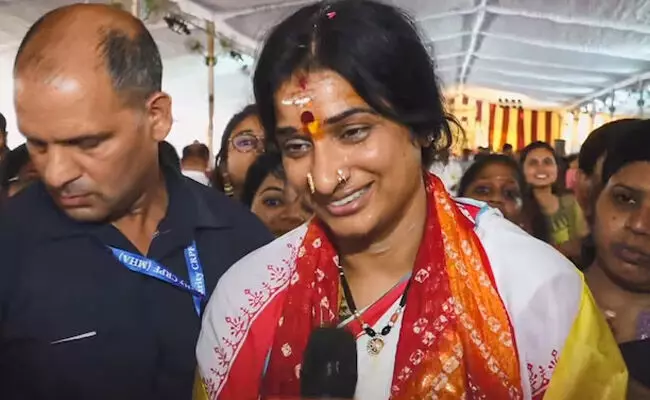 ಹೈದರಾಬಾದ್ ನ ಬಿಜೆಪಿ ಅಭ್ಯಥಿ ಮಾಧವಿ ಲತಾ ಸಂಪತ್ತು 221.37 ಕೋಟಿ ರೂ. ಹೈದರಾಬಾದ್ ನ ಬಿಜೆಪಿ ಅಭ್ಯಥಿ ಮಾಧವಿ ಲತಾ ಸಂಪತ್ತು 221.37 ಕೋಟಿ ರೂ.