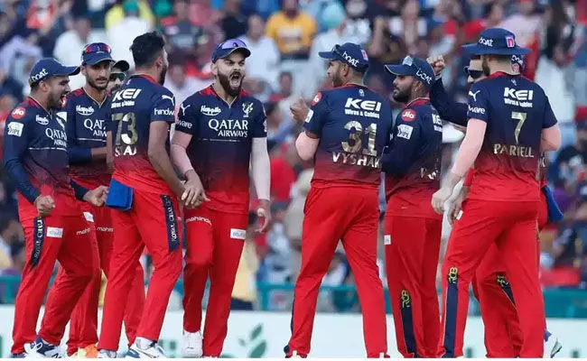 ಸೋಲಿನ ಸುಳಿಯಲ್ಲಿರುವ ಆರ್‌ ಸಿ ಬಿ ಐಪಿಎಲ್ ಪ್ಲೇ ಆಫ್ ಗೆ ಅರ್ಹತೆ ಪಡೆಯುವುದೇ?