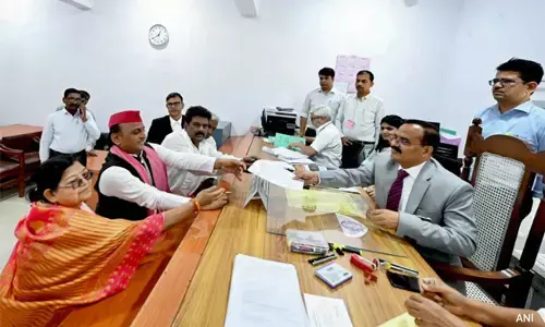 ಅಖಿಲೇಶ್ ಯಾದವ್ ನಾಮಪತ್ರ ಸಲ್ಲಿಕೆ