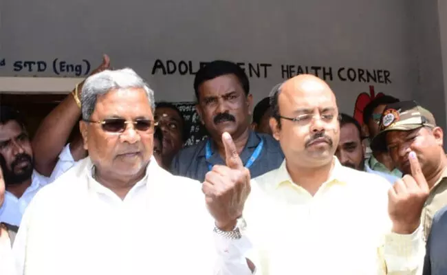 ಲೋಕಸಭಾ ಚುಣಾವಣೆ: ಮತದಾನ ಮಾಡಿದ ಸಿಎಂ ಸಿದ್ದರಾಮಯ್ಯ