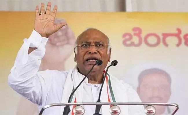 ಪ್ರಜಾಪ್ರಭುತ್ವವನ್ನು ಸರ್ವಾಧಿಕಾರದ ಕಪಿಮುಷ್ಠಿಯಿಂದ ರಕ್ಷಿಸಲು ಮತದಾನ ಮಾಡಿ: ಮಲ್ಲಿಕಾರ್ಜುನ ಖರ್ಗೆ