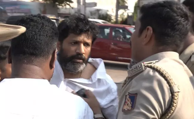 ಮಂಗಳೂರು: ಮತಗಟ್ಟೆಯಲ್ಲಿ ಬಿಜೆಪಿ ಕಾರ್ಯಕರ್ತರ ಗೂಂಡಾಗಿರಿ; ಪೊಲೀಸ್ ಇನ್ಸ್ ಪೆಕ್ಟರ್, ಮಾಧ್ಯಮದ ಜೊತೆ ಅನುಚಿತ ವರ್ತನೆ