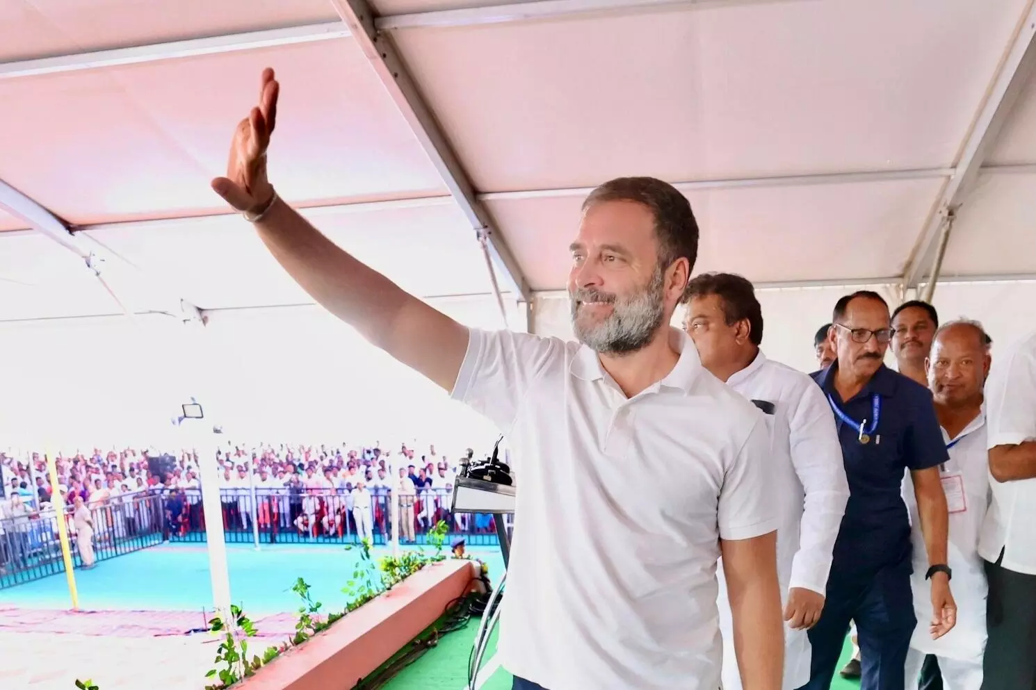 ಪ್ರಧಾನಿ ತಳಮಳಗೊಂಡಿದ್ದಾರೆ, ವೇದಿಕೆಯಲ್ಲಿ ಮುಂದೆ ಕಣ್ಣೀರು ಕೂಡ ಸುರಿಸಬಹುದು: ರಾಹುಲ್ ಗಾಂಧಿ ಪ್ರಧಾನಿ ತಳಮಳಗೊಂಡಿದ್ದಾರೆ, ವೇದಿಕೆಯಲ್ಲಿ ಮುಂದೆ ಕಣ್ಣೀರು ಕೂಡ ಸುರಿಸಬಹುದು: ರಾಹುಲ್ ಗಾಂಧಿ