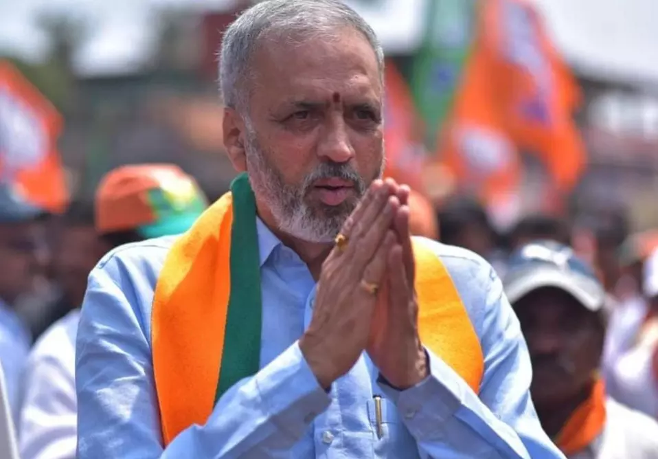 ಕಾಗೇರಿಗೆ ಹಿಂದುಳಿದ ವರ್ಗದ ಮತ ಬೇಡವೇ? | ʼಬ್ರಾಹ್ಮಣರ ಮತವಷ್ಟೇ ಸಾಕುʼ ಎನ್ನುವ ಹಾಡು ವೈರಲ್...!