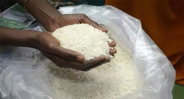 ಚುನಾವಣಾ ರ್ಯಾಲಿಯಲ್ಲಿ ಪಾಲ್ಗೊಂಡಿದ್ದಕ್ಕಾಗಿ ಪರವಾನಿಗೆ ಕಳೆದುಕೊಂಡ ಪಡಿತರ ಅಂಗಡಿ ಮಾಲಿಕ; ವರದಿ ಚುನಾವಣಾ ರ್ಯಾಲಿಯಲ್ಲಿ ಪಾಲ್ಗೊಂಡಿದ್ದಕ್ಕಾಗಿ ಪರವಾನಿಗೆ ಕಳೆದುಕೊಂಡ ಪಡಿತರ ಅಂಗಡಿ ಮಾಲಿಕ; ವರದಿ