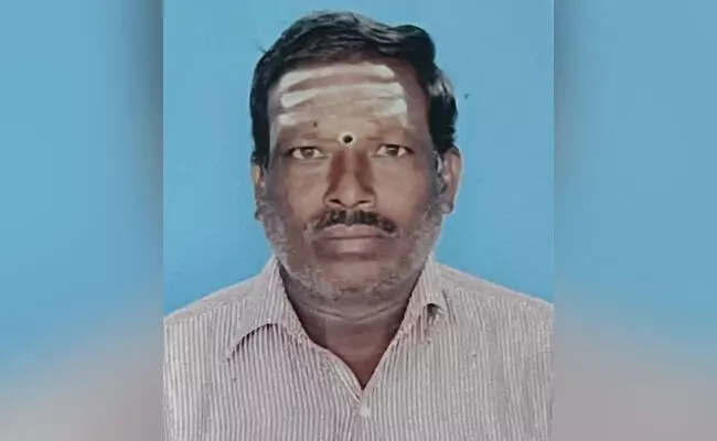 ಚಾಮರಾಜನಗರ: ವಿದ್ಯುತ್ ತಗುಲಿ ವ್ಯಕ್ತಿ ಮೃತ್ಯು ಚಾಮರಾಜನಗರ: ವಿದ್ಯುತ್ ತಗುಲಿ ವ್ಯಕ್ತಿ ಮೃತ್ಯು