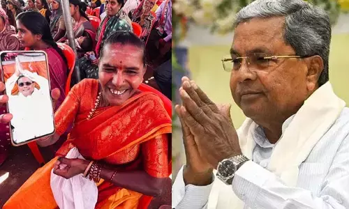 ʼಗೃಹಲಕ್ಷ್ಮಿʼ ಯೋಜನೆಯ ಹಣದಿಂದ ಹೊಸ ಮೊಬೈಲ್ ಖರೀದಿಸಿದ ಮಹಿಳೆ