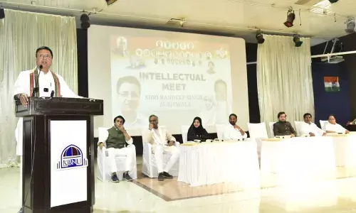 ಬಿಜೆಪಿ-ಜೆಡಿಎಸ್ ಮೈತ್ರಿ ಪಕ್ಷದಿಂದ ʼಬೇಟಿ ಬಚಾವೋʼ ಎಂದು ಘೋಷಣೆ ಬದಲಿಸಬೇಕಿದೆ : ಸುರ್ಜೇವಾಲ