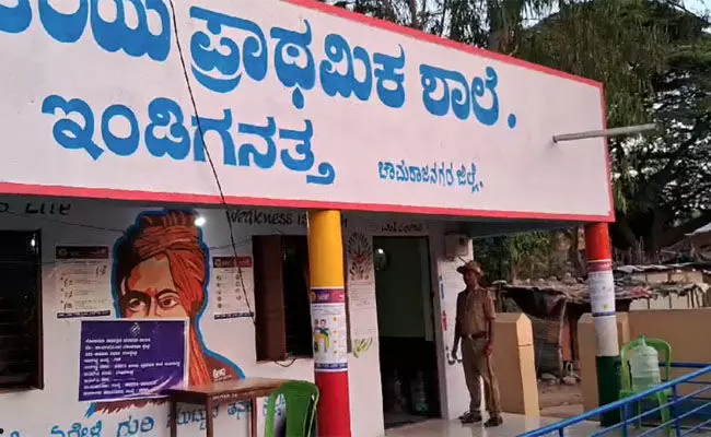 ಚಾಮರಾಜನಗರ: ಇಂಡಿಗನತ್ತ ಗ್ರಾಮದಲ್ಲಿ ಮರು ಮತದಾನ ಆರಂಭ ಚಾಮರಾಜನಗರ: ಇಂಡಿಗನತ್ತ ಗ್ರಾಮದಲ್ಲಿ ಮರು ಮತದಾನ ಆರಂಭ