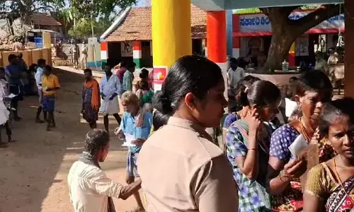 ಚಾಮರಾಜನಗರ: ಇಂಡಿಗನತ್ತ ಗ್ರಾಮದಲ್ಲಿ ಬಿರುಸಿನ ಮತದಾನ