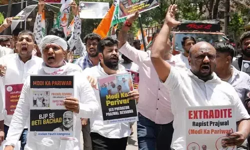 ಪ್ರಜ್ವಲ್ ರೇವಣ್ಣ ಲೈಂಗಿಕ ಹಗರಣ: ಕಾಂಗ್ರೆಸ್ ಕಾರ್ಯಕರ್ತರಿಂದ ಬಿಜೆಪಿ ಕಚೇರಿ ಮುತ್ತಿಗೆಗೆ ಯತ್ನ