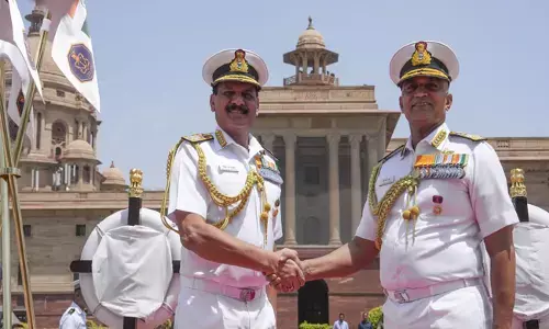 ನೌಕಾ ಪಡೆಯ ಮುಖ್ಯಸ್ಥರಾಗಿ ಅಡ್ಮಿರಲ್ ದಿನೇಶ್ ಕುಮಾರ್ ಅಧಿಕಾರ ಸ್ವೀಕಾರ