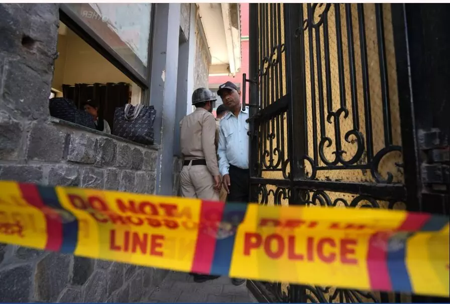 ರಾಷ್ಟ್ರ ರಾಜಧಾನಿಯಲ್ಲಿ ಹುಸಿ ಬಾಂಬ್‌ ಬೆದರಿಕೆ: ಅನಗತ್ಯ ಆತಂಕ ಬೇಡ ಎಂದ ಗೃಹ ಸಚಿವಾಲಯ