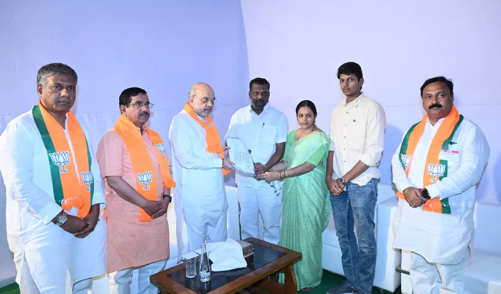 ಹುಬ್ಬಳ್ಳಿ  | ಕೇಂದ್ರ ಗೃಹ ಸಚಿವ ಅಮಿತ್ ಶಾ ಅವರನ್ನು ಭೇಟಿಯಾದ ನೇಹಾ ಹಿರೇಮಠ್ ಕುಟುಂಬ