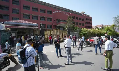 ದಿಲ್ಲಿ, ನೊಯ್ಡಾದ ಎಂಟು ಶಾಲೆಗಳಿಗೆ ಬಾಂಬ್‌ ಬೆದರಿಕೆ; ಮಕ್ಕಳನ್ನು ತಕ್ಷಣ ಮನೆಗೆ ಕಳುಹಿಸಿದ ಶಾಲಾಡಳಿತಗಳು