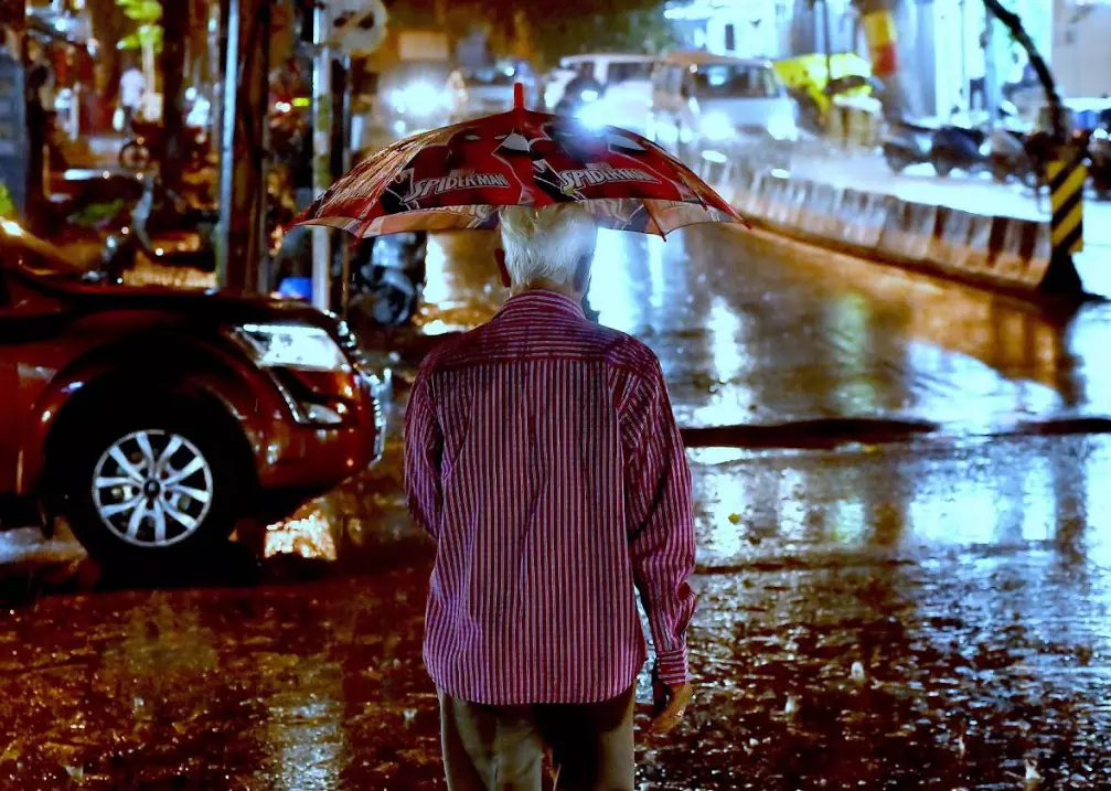 ಬಿಸಿಲಿನಿಂದ ತತ್ತರಿಸಿದ್ದ ಬೆಂಗಳೂರಿಗೆ ಕೊನೆಗೂ ತಂಪೆರೆದ ಮಳೆ
