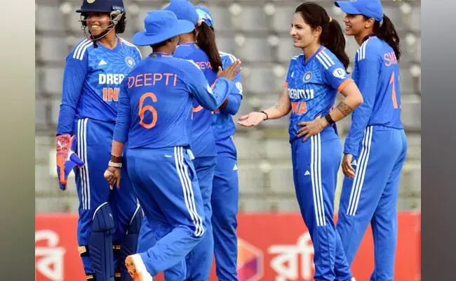 ಬಾಂಗ್ಲಾದೇಶಕ್ಕೆ 7 ವಿಕೆಟ್ಗಳ ಸೋಲುಣಿಸಿದ ಭಾರತ ಬಾಂಗ್ಲಾದೇಶಕ್ಕೆ 7 ವಿಕೆಟ್ಗಳ ಸೋಲುಣಿಸಿದ ಭಾರತ