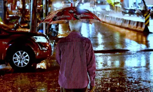 ಬಿಸಿಲಿನಿಂದ ತತ್ತರಿಸಿದ್ದ ಬೆಂಗಳೂರಿಗೆ ಕೊನೆಗೂ ತಂಪೆರೆದ ಮಳೆ