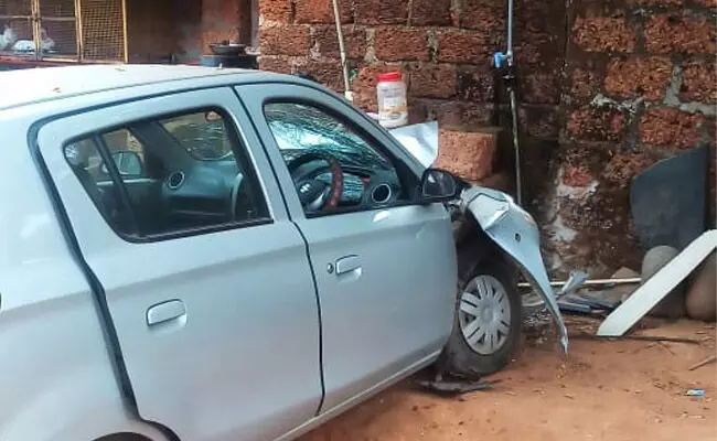 ಸಂಪಾಜೆ: ಹೋಟೆಲ್ ಗೆ ಕಾರು ಢಿಕ್ಕಿ; ದಂಪತಿಗೆ ಗಾಯ ಸಂಪಾಜೆ: ಹೋಟೆಲ್ ಗೆ ಕಾರು ಢಿಕ್ಕಿ; ದಂಪತಿಗೆ ಗಾಯ