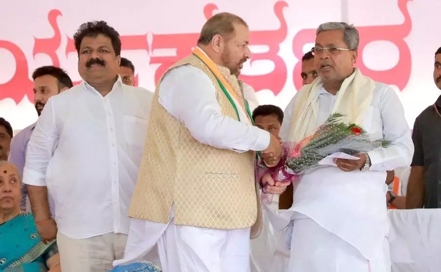 ಕಾಂಗ್ರೆಸ್ ಸೇರಿದ ಇನಾಯತುಲ್ಲಾ ಶಾಬಂದ್ರಿ ಕಾಂಗ್ರೆಸ್ ಸೇರಿದ ಇನಾಯತುಲ್ಲಾ ಶಾಬಂದ್ರಿ