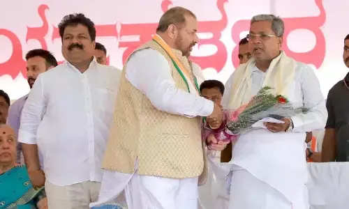 ಕಾಂಗ್ರೆಸ್‌ ಸೇರಿದ ಇನಾಯತುಲ್ಲಾ ಶಾಬಂದ್ರಿ