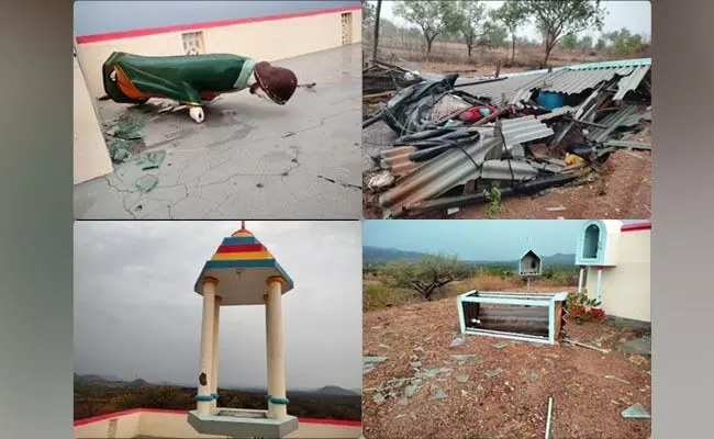 ಚಾಮರಾಜನಗರ: ಭಾರಿ ಗಾಳಿ ಮಳೆ; ಹಲವೆಡೆ ಹಾನಿ, ಜನಜೀವನ ಅಸ್ತವ್ಯಸ್ತ ಚಾಮರಾಜನಗರ: ಭಾರಿ ಗಾಳಿ ಮಳೆ; ಹಲವೆಡೆ ಹಾನಿ, ಜನಜೀವನ ಅಸ್ತವ್ಯಸ್ತ