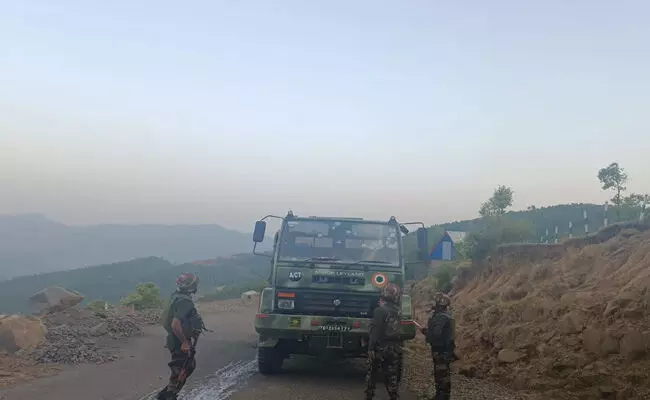 ಜಮ್ಮು-ಕಾಶ್ಮೀರ: ಉಗ್ರರ ದಾಳಿಯಲ್ಲಿ ಐವರು ಭದ್ರತಾ ಸಿಬ್ಬಂದಿಗಳಿಗೆ ಗಾಯ