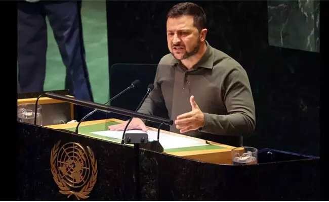 ರಶ್ಯದ `ವಾಂಟೆಡ್ ಪಟ್ಟಿಯಲ್ಲಿ ಉಕ್ರೇನ್ ಅಧ್ಯಕ್ಷ ಝೆಲೆನ್ಸ್ಕಿ ರಶ್ಯದ `ವಾಂಟೆಡ್ ಪಟ್ಟಿಯಲ್ಲಿ ಉಕ್ರೇನ್ ಅಧ್ಯಕ್ಷ ಝೆಲೆನ್ಸ್ಕಿ